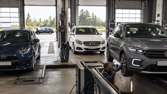 Toto sú autá s najmenším počtom technických chýb, Mazda a Mercedes vedú, Tesla obsadila posledné priečky