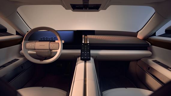 Jaguar ukázal interiér nového Type 01. Dominovať mu bude výrazná stredová chrbtica