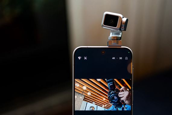 HONOR Robot Phone sp�ja smartf�n s motorizovan�m gimbalom a technol�giami ARRI