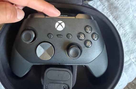 Xbox Elite Series 3 unikol do sveta, k�pil ho jeden pou��vate�