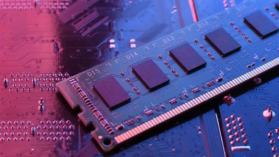 Intel zva�uje n�vrat k pam�tiam, pripravuje aj nov� architekt�ry a 3D stacking
