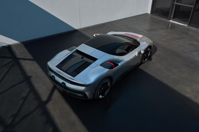 Ferrari ukázalo unikát CZ26. SF90 dostalo úplne novú karosériu inšpirovanú 70. rokmi 
