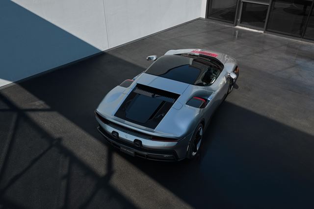 Ferrari ukázalo unikát CZ26. SF90 dostalo úplne novú karosériu inšpirovanú 70. rokmi 