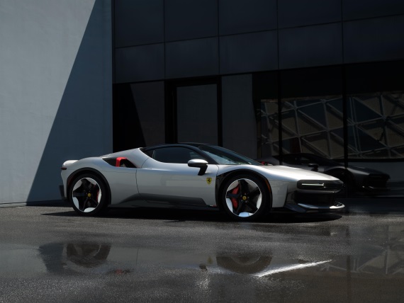Ferrari ukázalo unikát CZ26. SF90 dostalo úplne novú karosériu inšpirovanú 70. rokmi