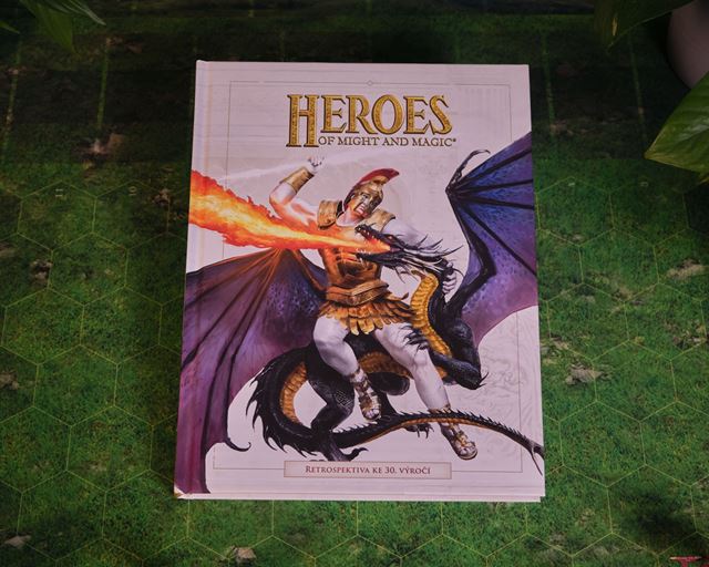 Vy�la kniha v �e�tine, ktor� zh��a 30 rokov hist�rie Heroes of Might and Magic 