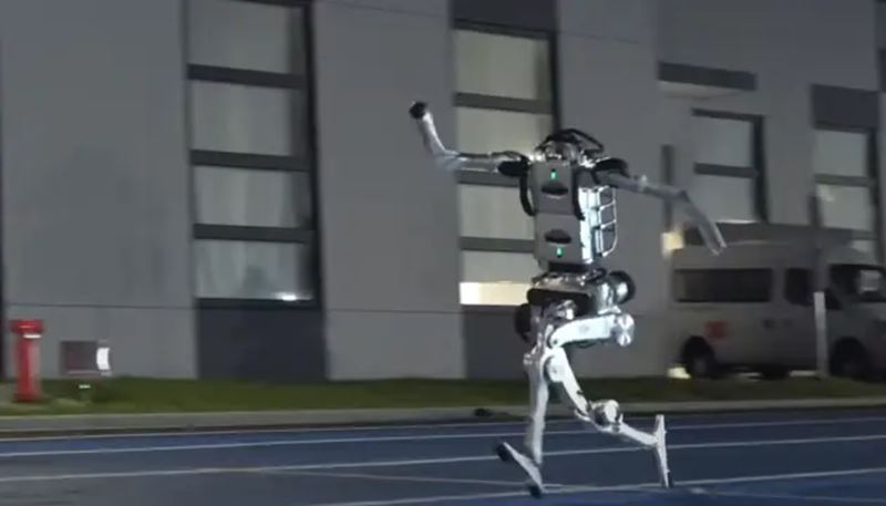 Robot od Unitree prekonal rýchlosť Usaina Bolta. Pri pokuse však nezvládol zabrzdiť
