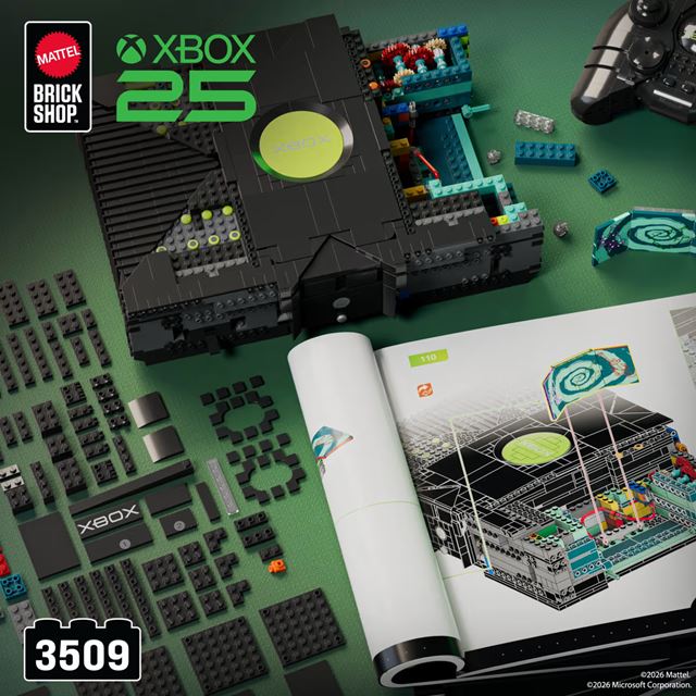 Mattel Brick Shop priniesol Xbox Original stavebincu v mierke 1:1 s dior�mami Halo, Morrowind a Psychonauts 