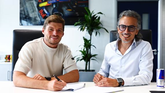 Max Verstappen predĺžil zmluvu s Red Bullom do roku 2030 a ukončil špekulácie o prestupe v F1
