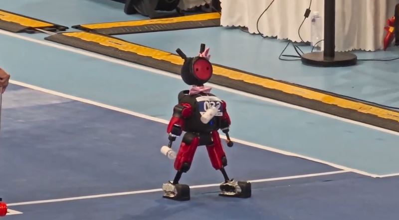 Robotická olympiáda skončila ďalším rekordom: robot zabehol stovku za 8,64 sekundy