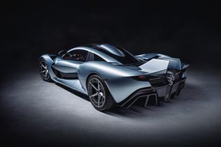Hennessey Blackbird vracia superautá ku klasike: atmosférický V8, manuál a žiadne displeje 