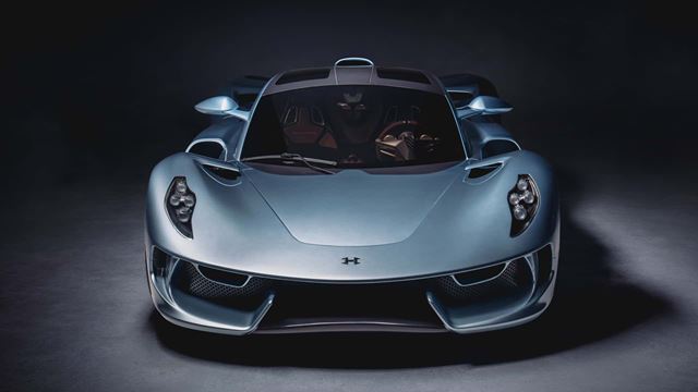 Hennessey Blackbird vracia superautá ku klasike: atmosférický V8, manuál a žiadne displeje 