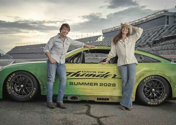 Tom Cruise sa vráti v Days of Thunder 2, pridá sa k nemu Anne Hathaway