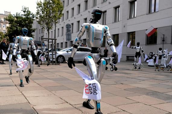 Prvý protest robotov sa uskutočnil pred ministerstvom vo Varšave