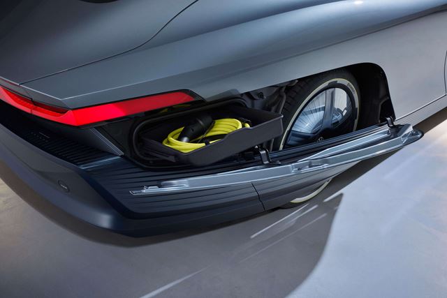 Volkswagen postavil extrémne úsporný elektromobil. Na jedno nabitie môže prejsť až 800 km 