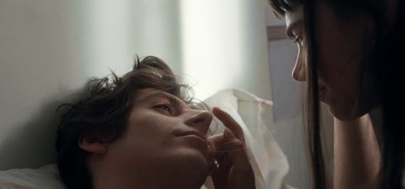 Ocenený film Martiny Buchelovej Milovník, nie bojovník prichádza po slovenskej premiére na Cinematiku do našich kín