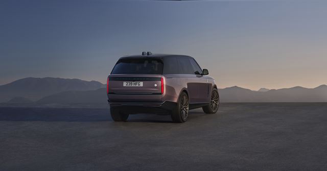 Range Rover konečne ukázal svoj prvý elektromobil. Má 118,5 kWh batériu a 800 V architektúru 