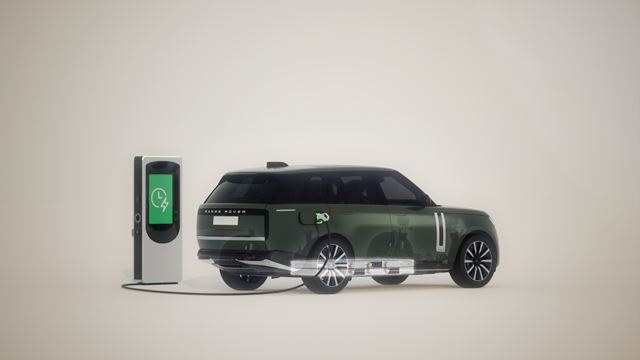 Range Rover konečne ukázal svoj prvý elektromobil. Má 118,5 kWh batériu a 800 V architektúru 
