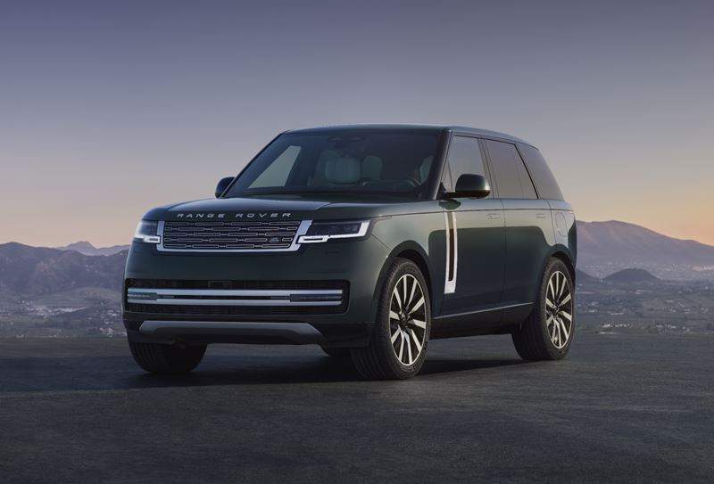 Range Rover konečne ukázal svoj prvý elektromobil. Má 118,5 kWh batériu a 800 V architektúru