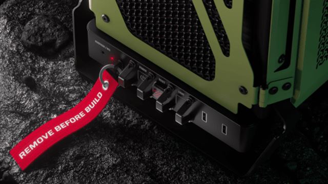CORSAIR WARTHOG vracia vojensk� dizajn Vengeance C70, dostupn� je v dvoch verzi�ch 