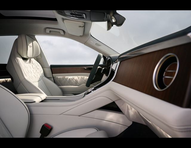 Bentley vstupuje do elektrickej éry - Torcal ponúkne 888 koní, 600 km dojazd a 400 kW nabíjanie 
