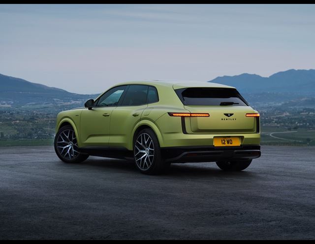 Bentley vstupuje do elektrickej éry - Torcal ponúkne 888 koní, 600 km dojazd a 400 kW nabíjanie 