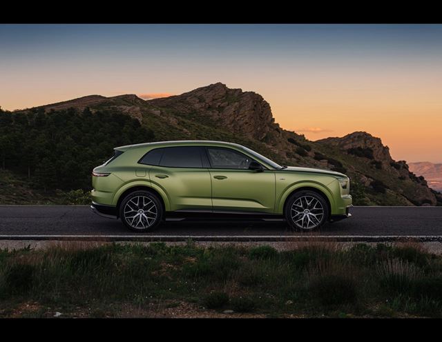 Bentley vstupuje do elektrickej éry - Torcal ponúkne 888 koní, 600 km dojazd a 400 kW nabíjanie 