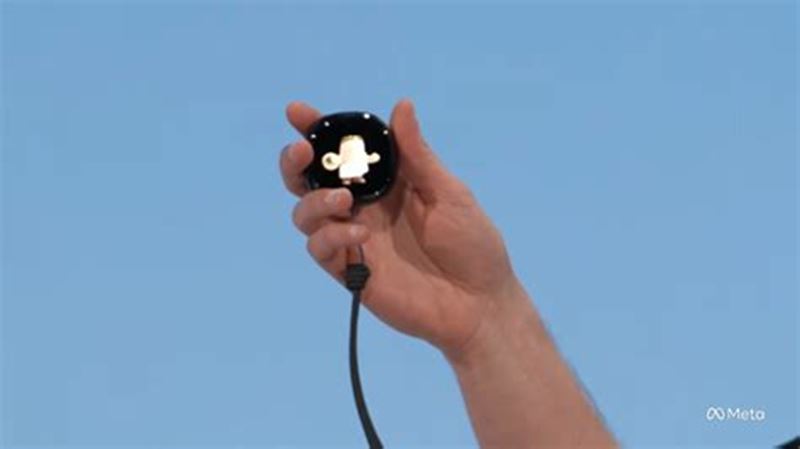 Meta predstavila Muse Charm, malý AI gadget do vrecka
