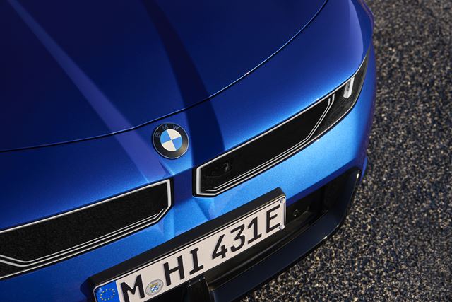 BMW M350 xDrive nahrádza M340i, ponúkne 326 kW a od roku 2027 aj režim Drift Moment 