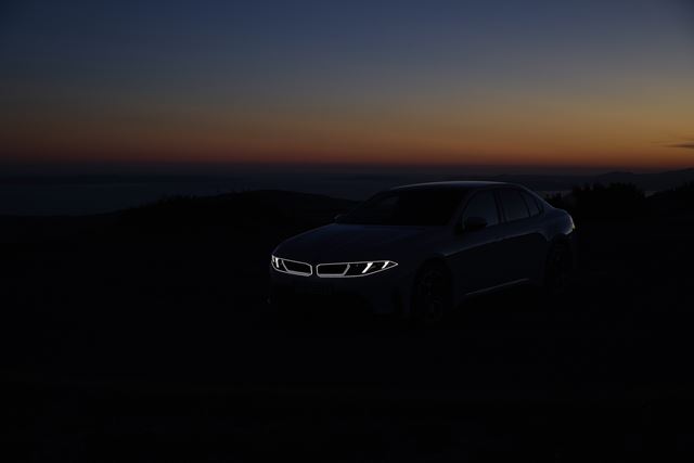 BMW M350 xDrive nahrádza M340i, ponúkne 326 kW a od roku 2027 aj režim Drift Moment 