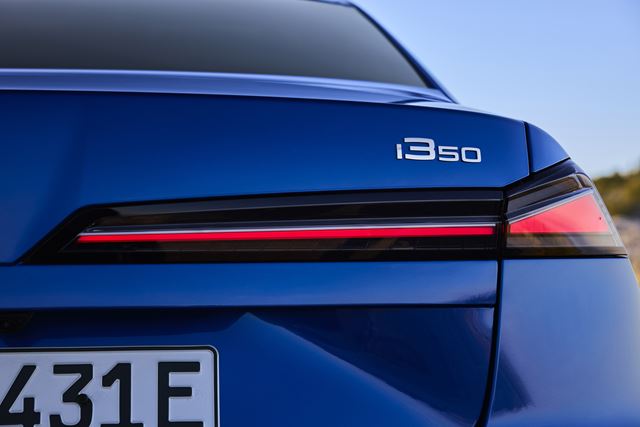 BMW M350 xDrive nahrádza M340i, ponúkne 326 kW a od roku 2027 aj režim Drift Moment 