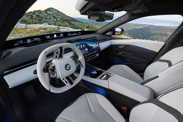 BMW M350 xDrive nahrádza M340i, ponúkne 326 kW a od roku 2027 aj režim Drift Moment 