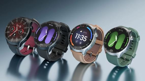 Motorola predstavila Moto Watch Ultra s Wear OS a LTE, pridala aj Qi2 nabíjačku a Swarovski Razr