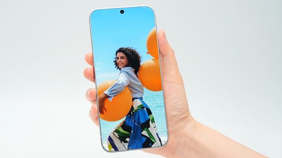 Tecno na IFA 2026 ukázalo koncept smartfónu s opticky nulovým rámčekom displeja