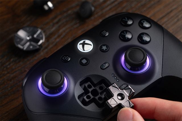8BitDo Ultimate 3E prich�dza na Xbox a PC s TMR anal�gmi a modul�rnymi prvkami 