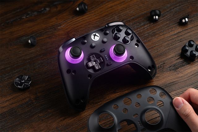 8BitDo Ultimate 3E prich�dza na Xbox a PC s TMR anal�gmi a modul�rnymi prvkami 
