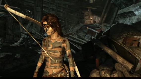 Lara Croft takmer topless