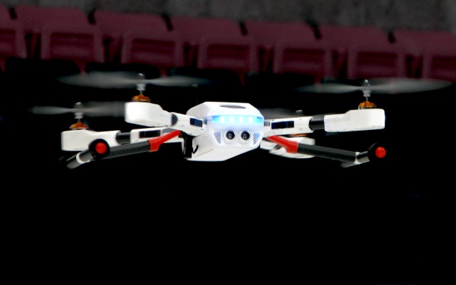 PlexiDrone jednoduchý dron, ktorý vás bude nasledovať