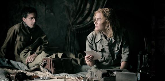 Veľmi štandardný scenár, ale skvelý herecký výkon Kate Winslet - Lee: fotografka v prvej línii
