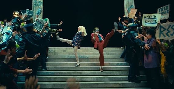 Druhý Joker mieša viac línií i žánrov, má nezabudnuteľné pasáže, ale ako celok škrípe