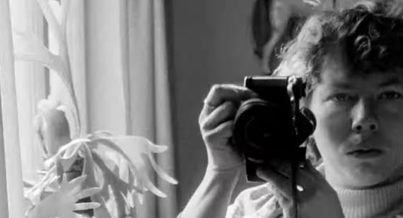 Ešte nie som, kým chcem byť - výnimočný dokumentárny film postavený na tisícke fotografií