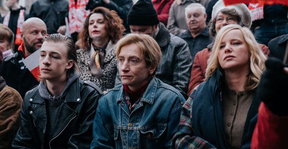 ena z...  je odvne umeleck dielo, ktor spja siln hereck vkony, dmyseln riu a historick svislosti