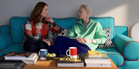 Vedľajšia izba má dôležitý námet, top herecké výkony, veľa dialógov – ale tlmí emócie