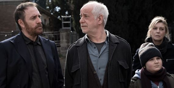 Prv de mjho ivota - tsunami emci, zamotan pavuina prbehov, ale aj osudovos...