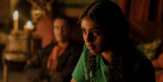 Hororový Tarot má solídny nápad, no sotva priemerne ľakačky a lacné smiešne triky