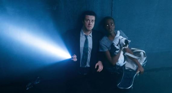 Tich miesto: Prv de servruje nov udalosti, hrdinov aznme naptie