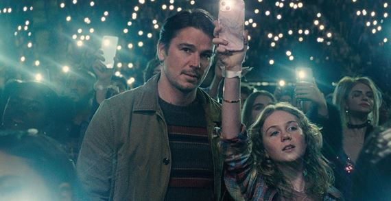 Trap má intenzívny nápad (ak ste nevideli trailer), ale v poslednej tretine...