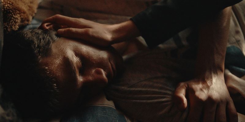 Hore je nebo, v doline som ja neromantizuje prostredie aani vzahy. Neakajte iadne ruov okuliare