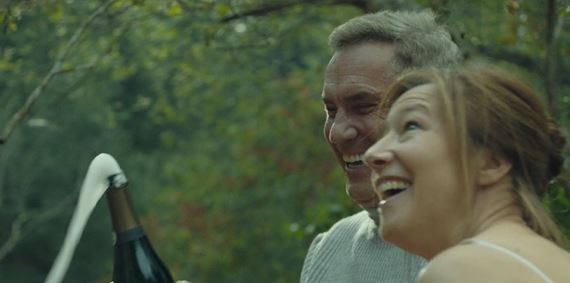 Straten� sl�va m� na�liapnut� na kvalitn� dr�mu, no vedome �i ��elovo sa zastav� a prekra�uje na mieste