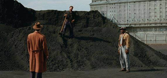 Brutalista - dychberúca filmová mozaika ponúkajúca zaujímavý, no nie neznámy koncept pseudobiografie