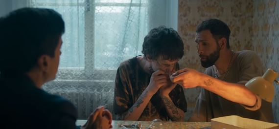 Na plech - paneláková story o rodine a „perníku“